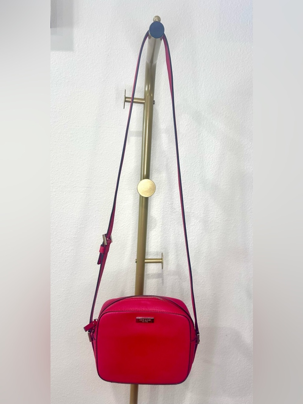 ♠️”Kate Spade” Like New Coral Red Saffiano Leather Crossbody Bag w/Gold Hardware